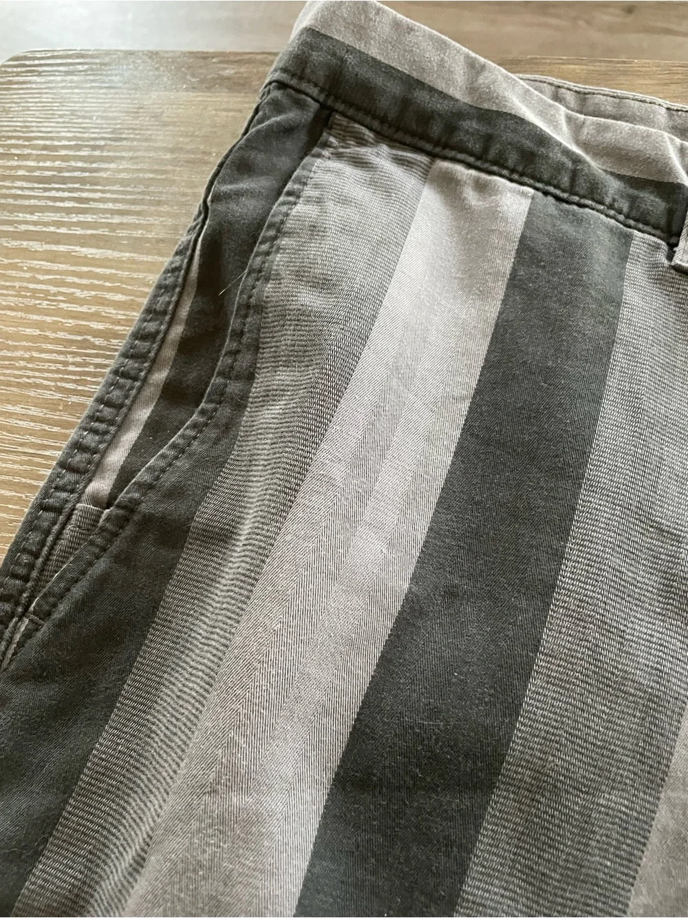 The North Face The Narrows Black Gray Striped Men’s Size 40 Chino Shorts